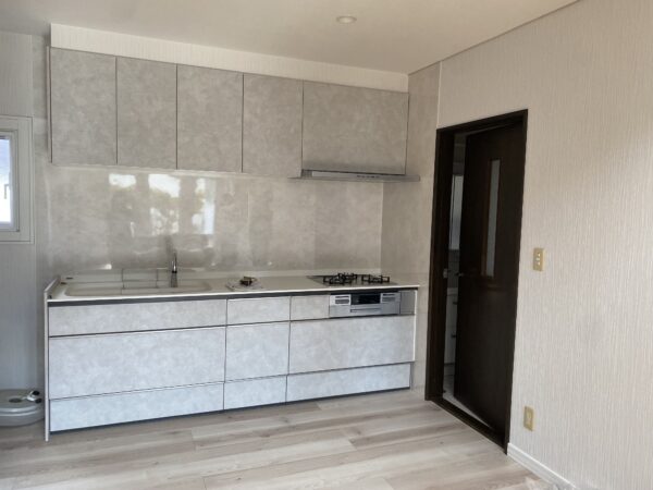 LDKを広く使える間取りへ。断熱窓と玄関ドアで快適性も高めた住まいへ。 ― 補助金を活用した窓断熱×水まわりリフォーム【帯広・十勝】ホーム創建 ―